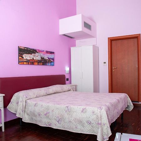 Palazzo Carafa Della Spina Room And Apartment Nápoly Kültér fotó