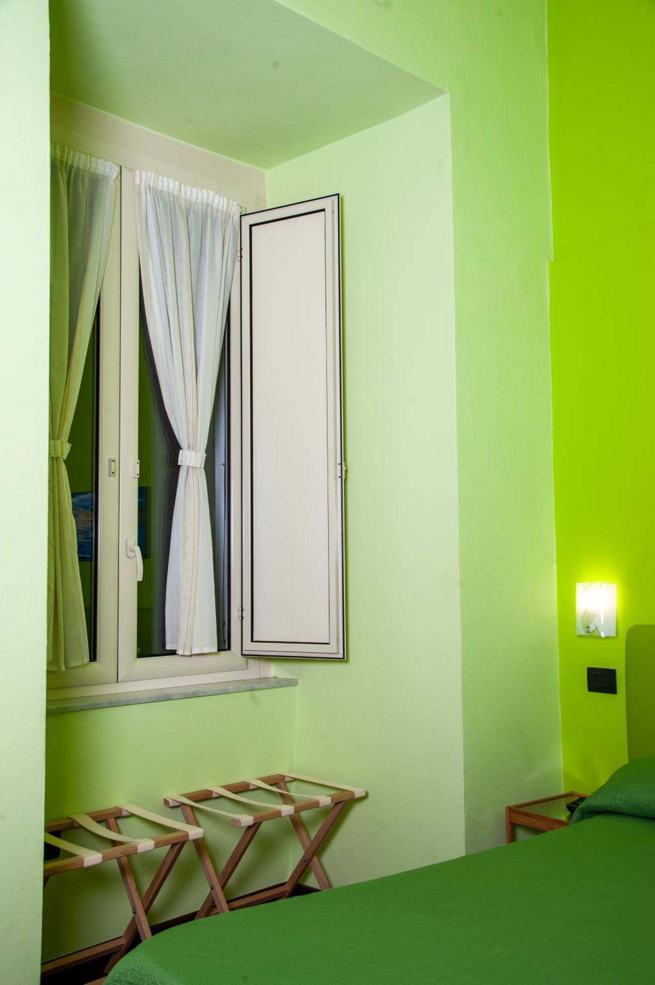 Palazzo Carafa Della Spina Room And Apartment Nápoly Kültér fotó