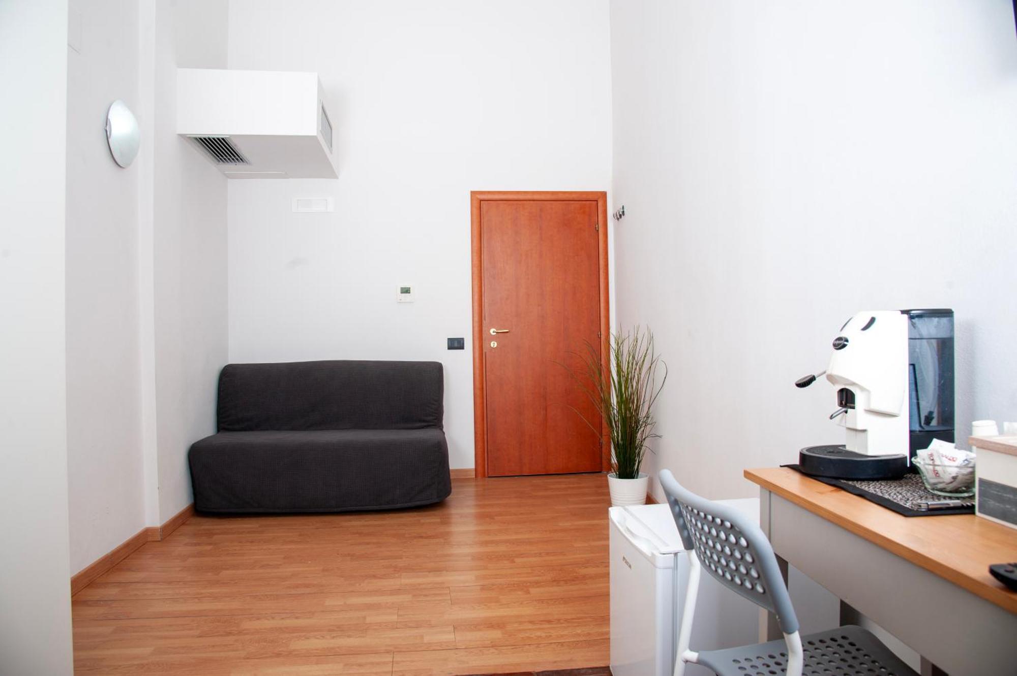 Palazzo Carafa Della Spina Room And Apartment Nápoly Kültér fotó