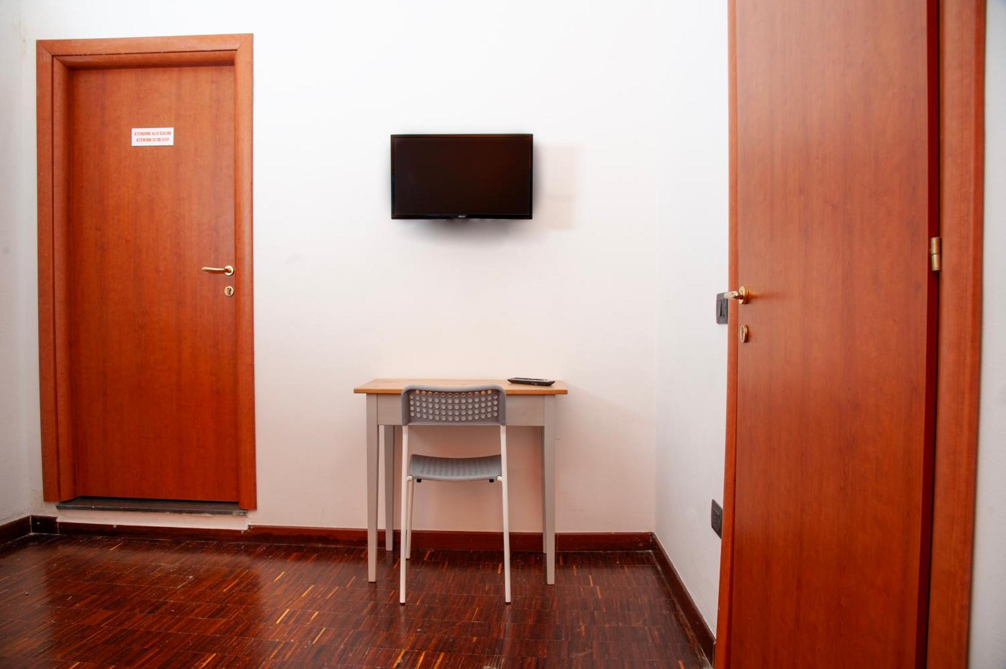 Palazzo Carafa Della Spina Room And Apartment Nápoly Kültér fotó