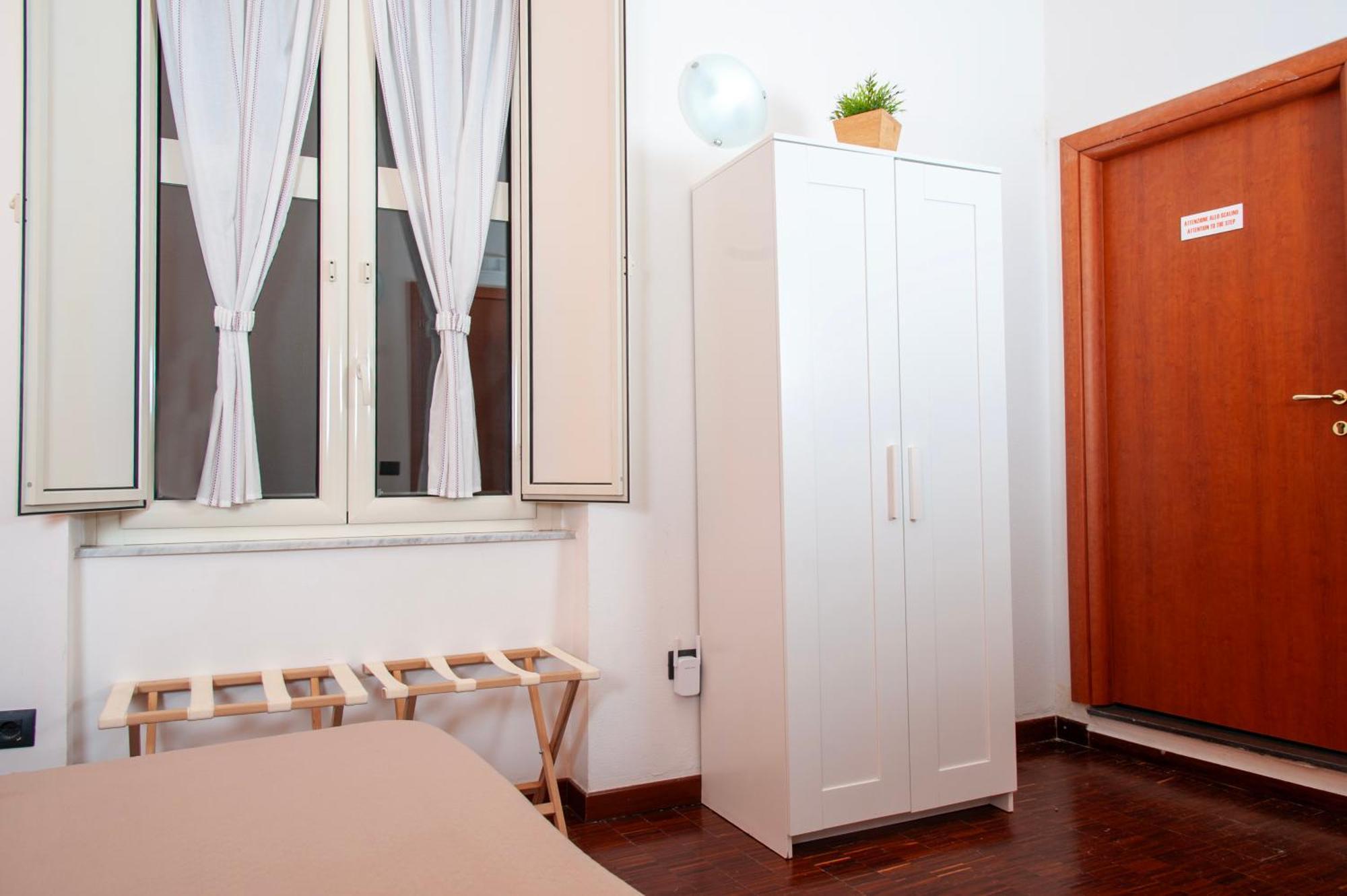 Palazzo Carafa Della Spina Room And Apartment Nápoly Kültér fotó