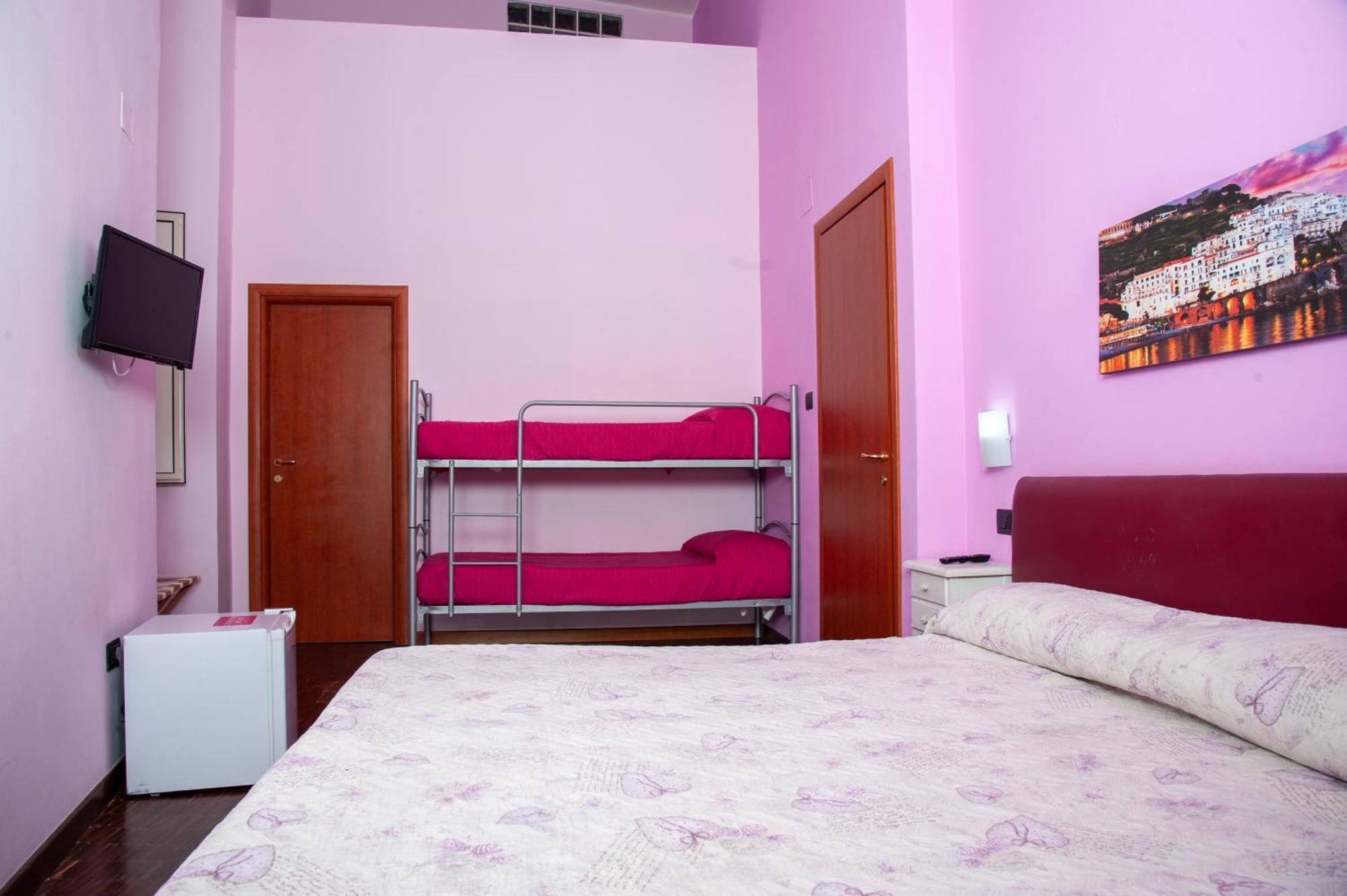 Palazzo Carafa Della Spina Room And Apartment Nápoly Kültér fotó