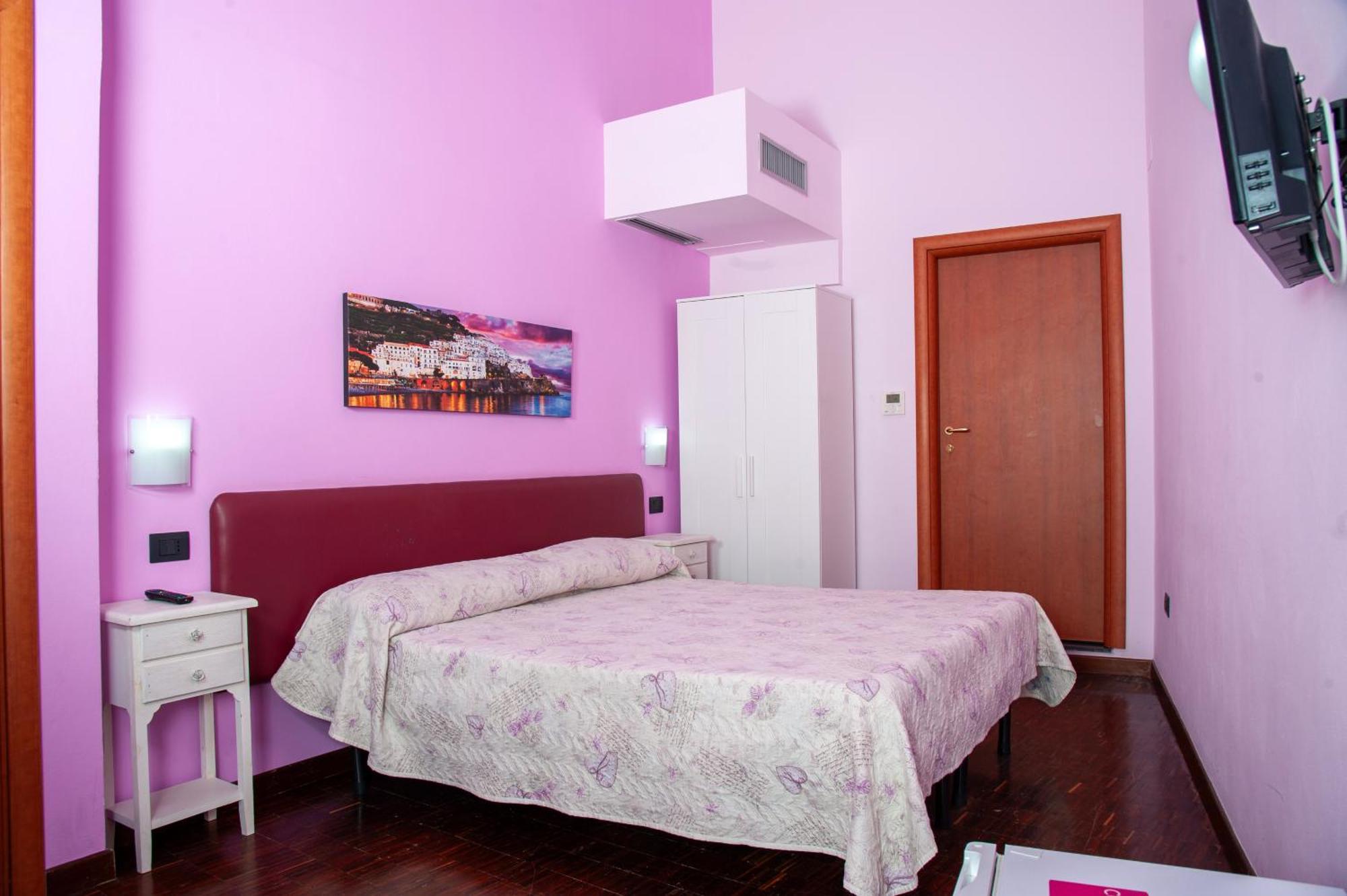 Palazzo Carafa Della Spina Room And Apartment Nápoly Kültér fotó