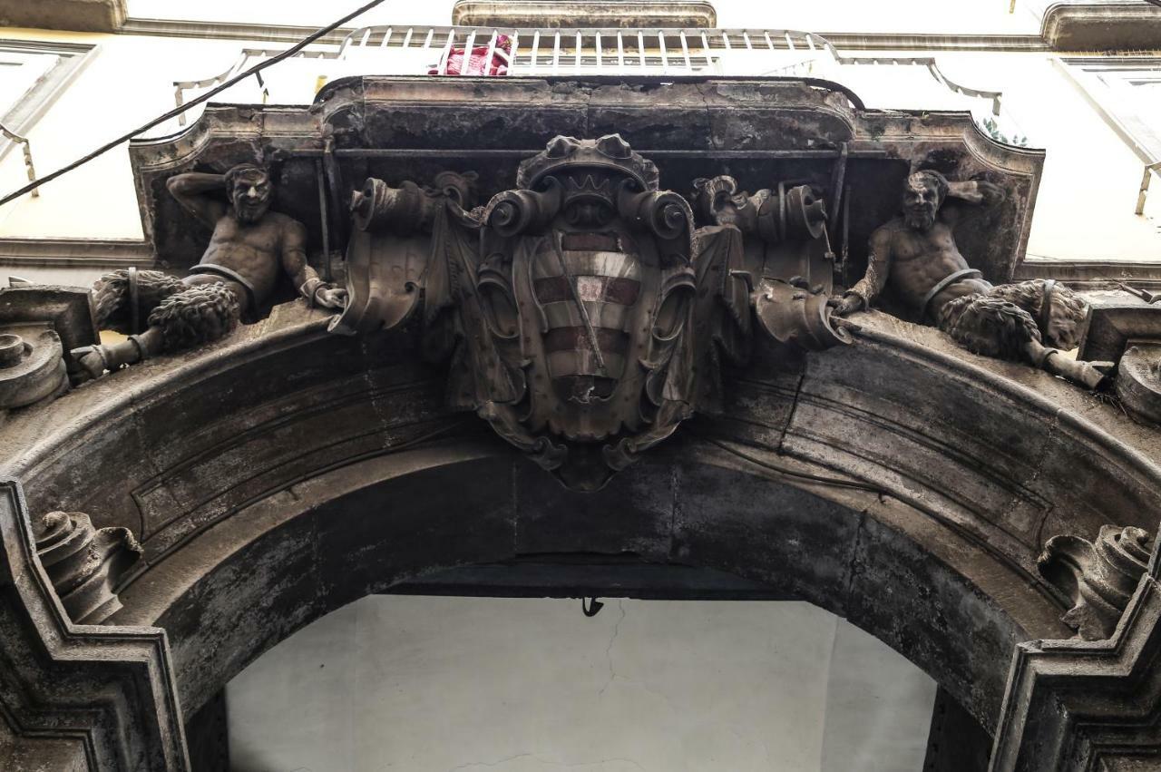 Palazzo Carafa Della Spina Room And Apartment Nápoly Kültér fotó