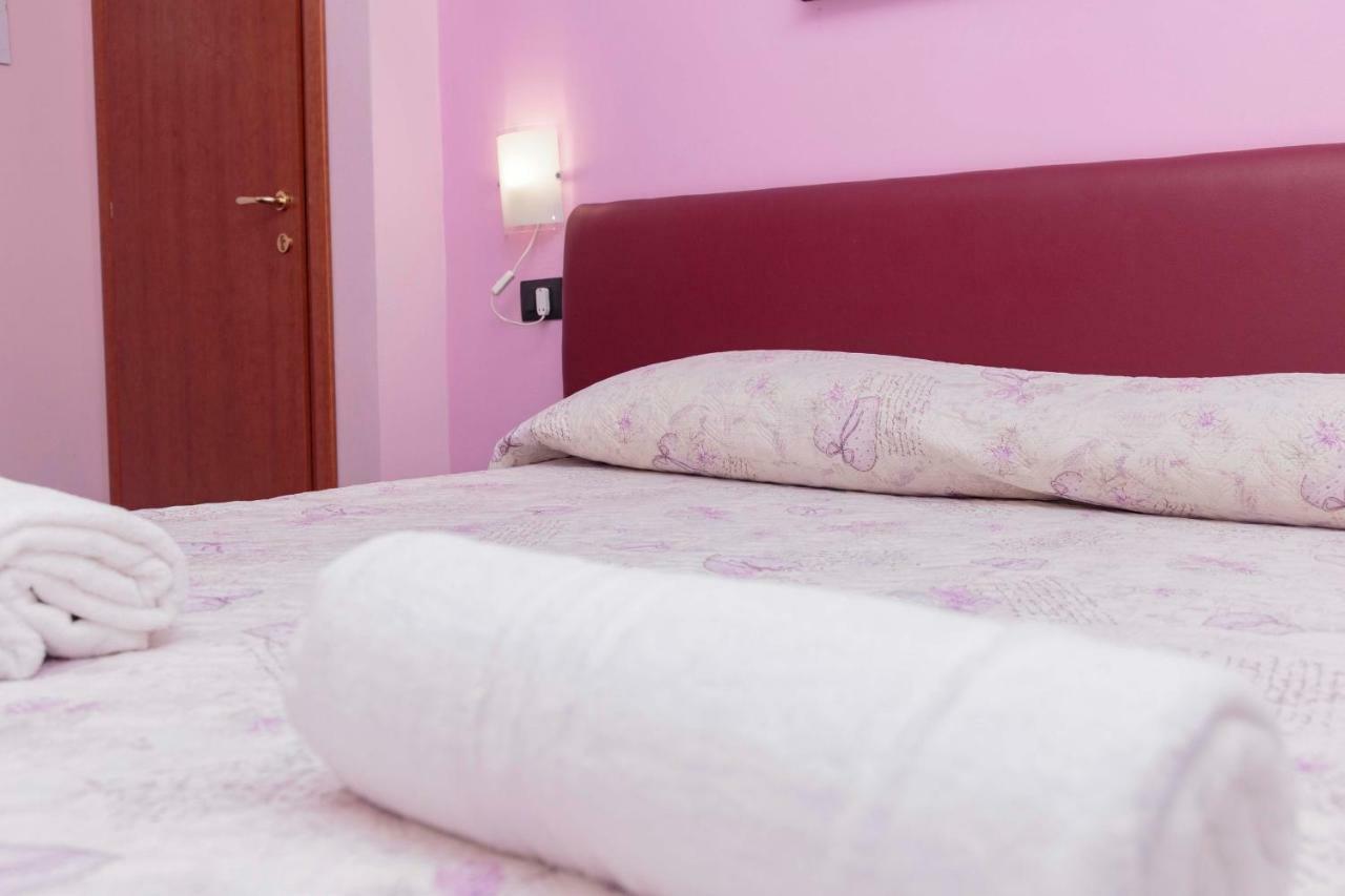 Palazzo Carafa Della Spina Room And Apartment Nápoly Kültér fotó