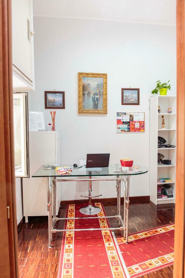 Palazzo Carafa Della Spina Room And Apartment Nápoly Kültér fotó